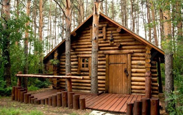 Wooden house in nature 700x441 1